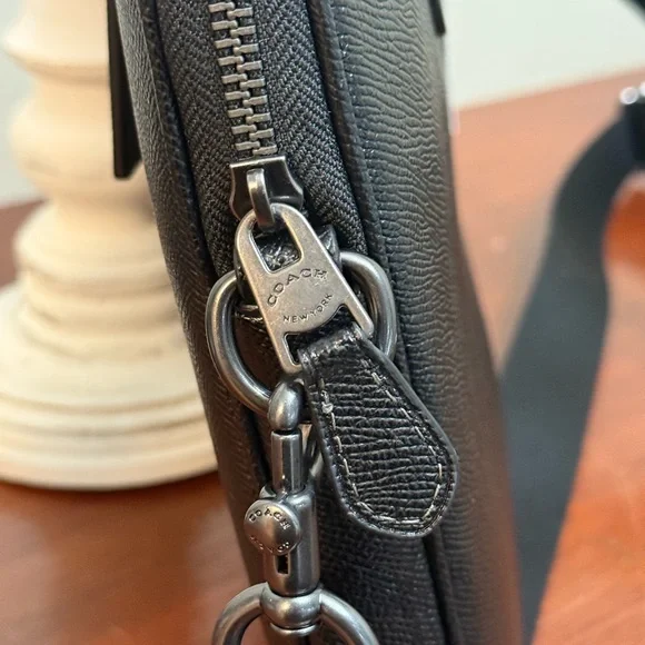 Coach Men’s Liam Compact Brief OFFERS ACCEPTED - Picture 6 of 13